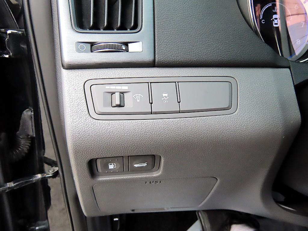 HYUNDAI Sonata - Vista 12