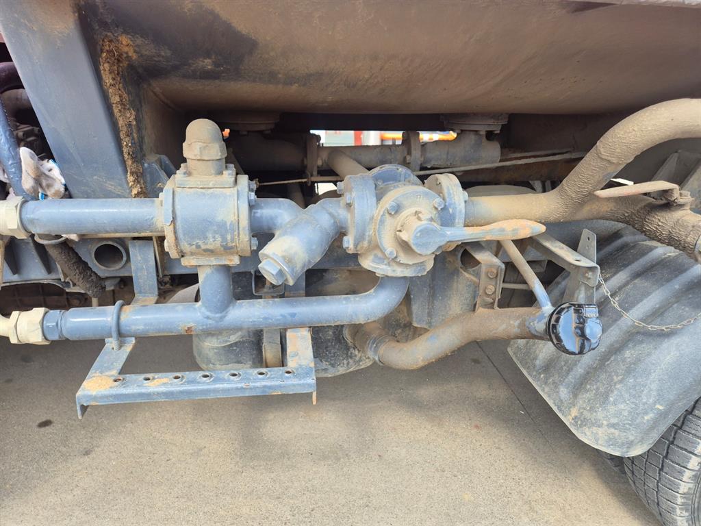 Small Truck Rori (an oil tank/Moving Gas/Home) - Vista 4
