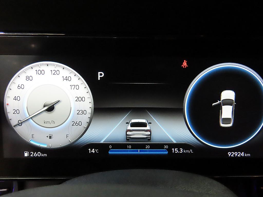 HYUNDAI Avante - Vista 9