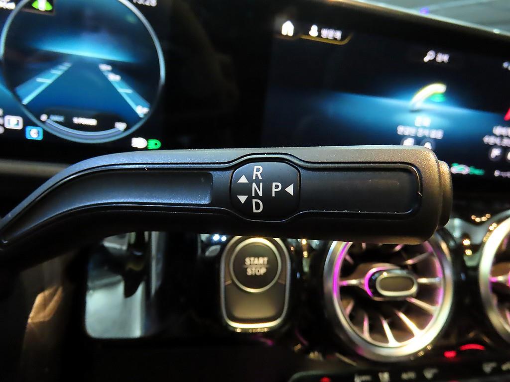 Mercedes Benz EQA - Vista 12