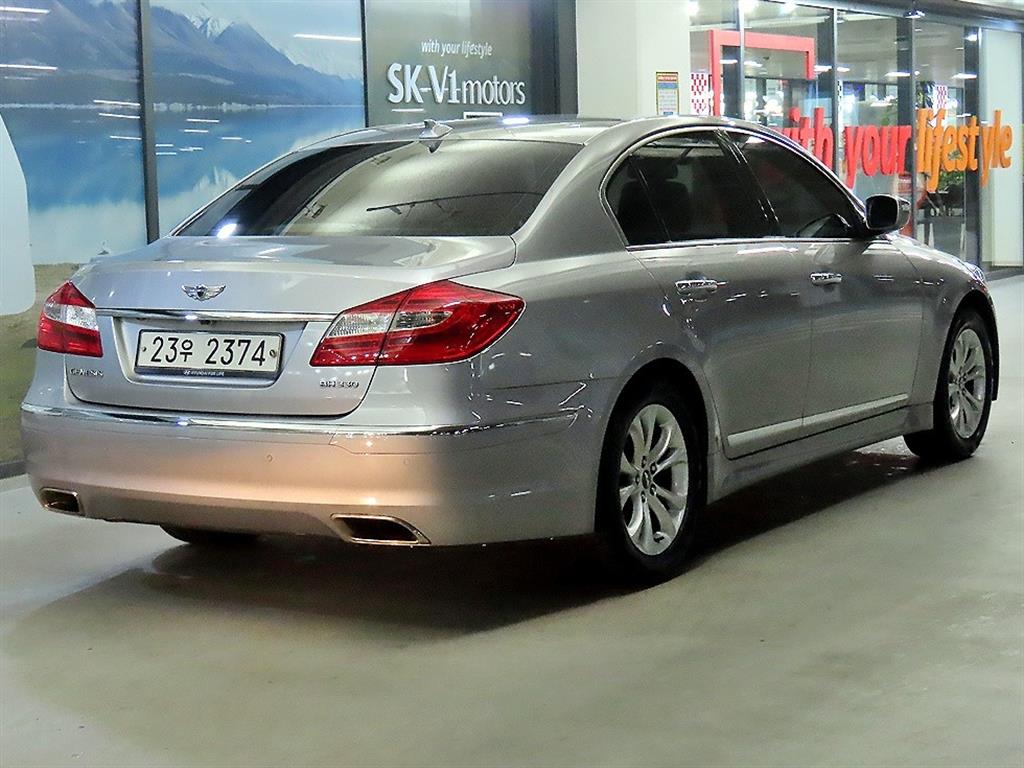 HYUNDAI Genesis - Vista 4