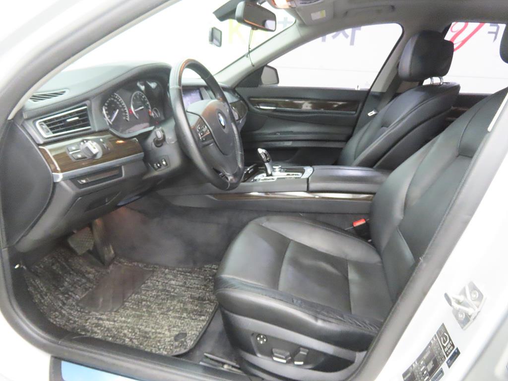 BMW 7 Series - Vista 5