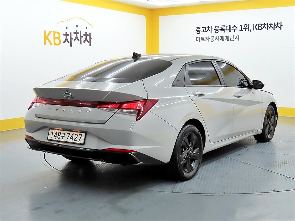 HYUNDAI Avante - Vista 4
