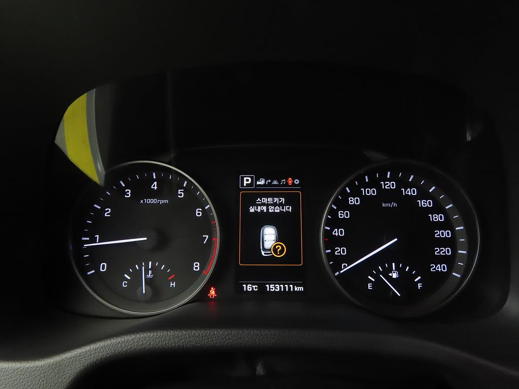 HYUNDAI Avante - Vista 9