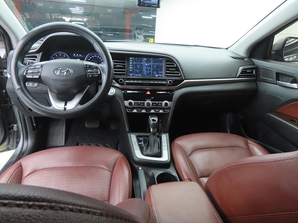 HYUNDAI Avante - Vista 7