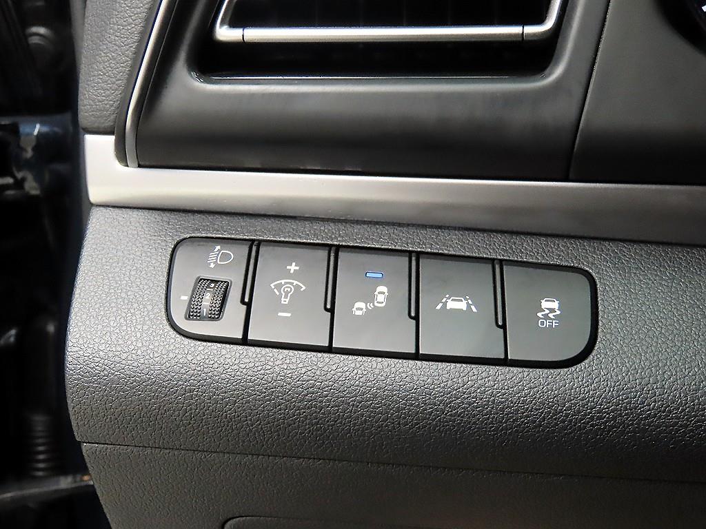 HYUNDAI Avante - Vista 12