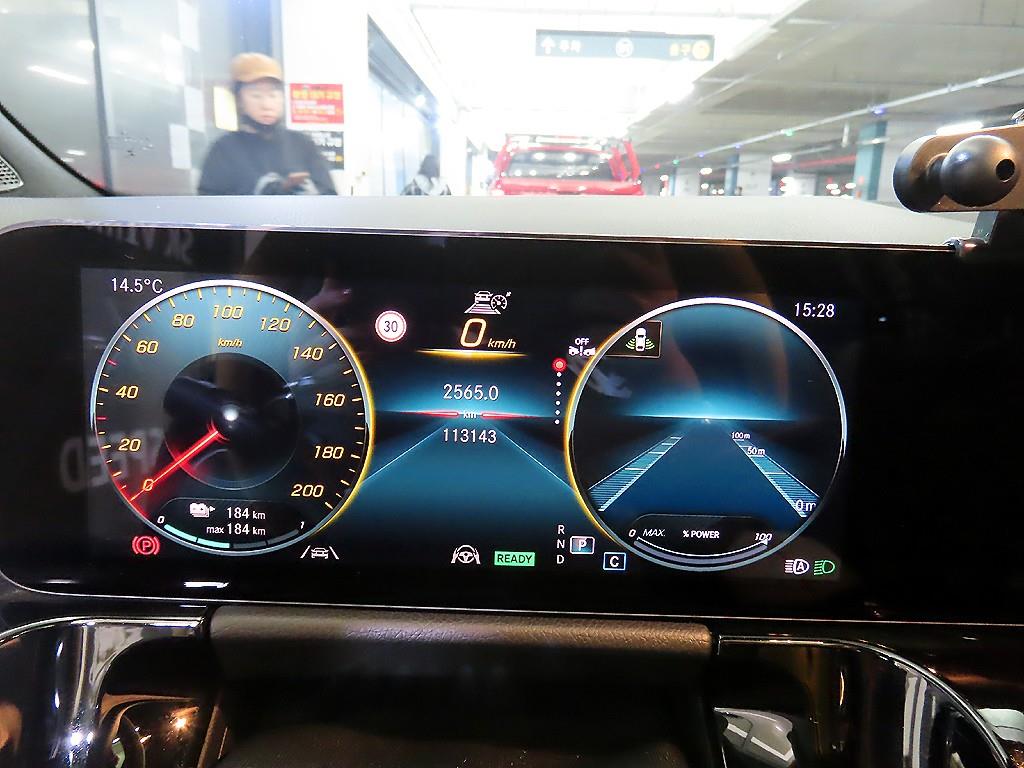 Mercedes Benz EQA - Vista 9