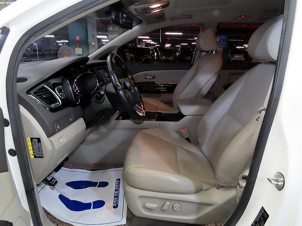 KIA Carnival - Vista 6