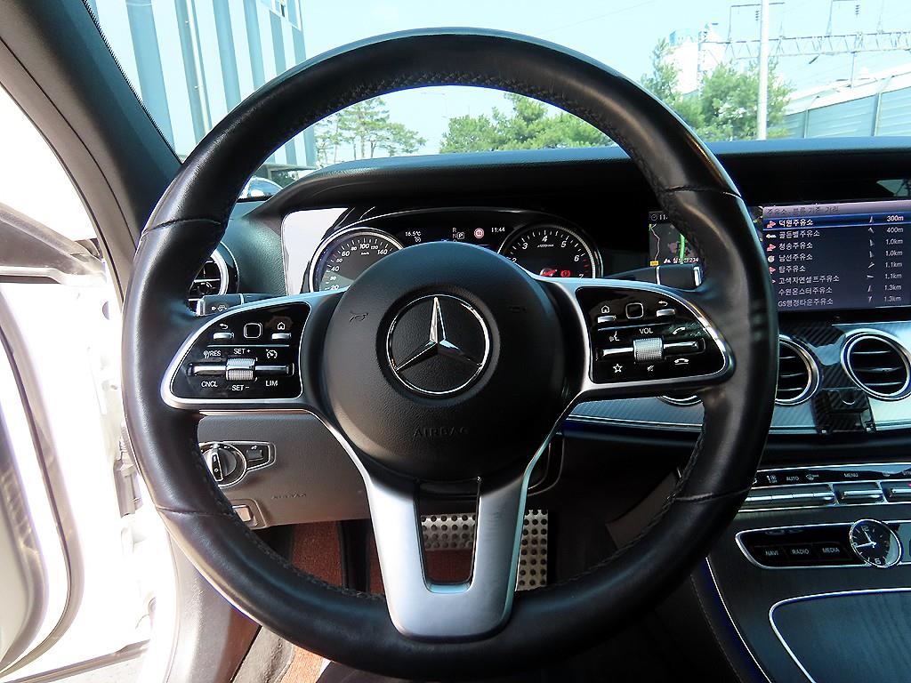 Mercedes Benz E class - Vista 8