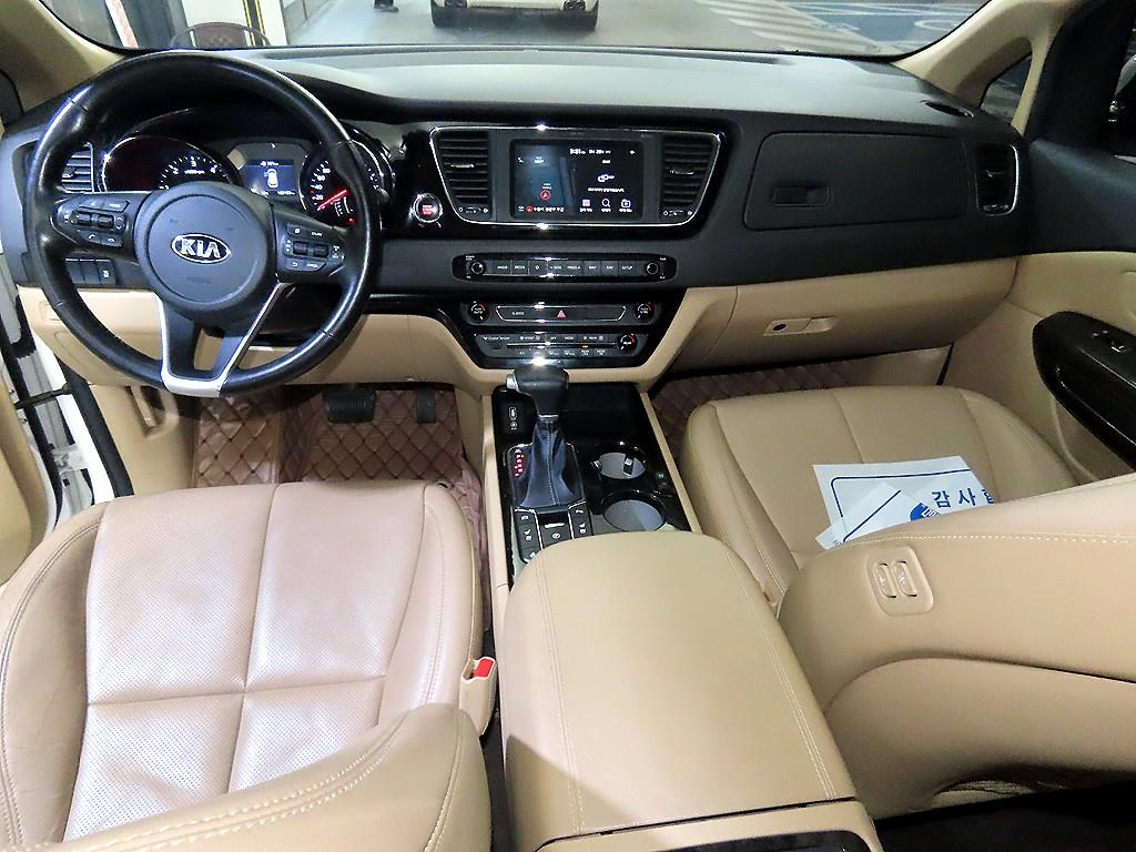 KIA Carnival - Vista 10