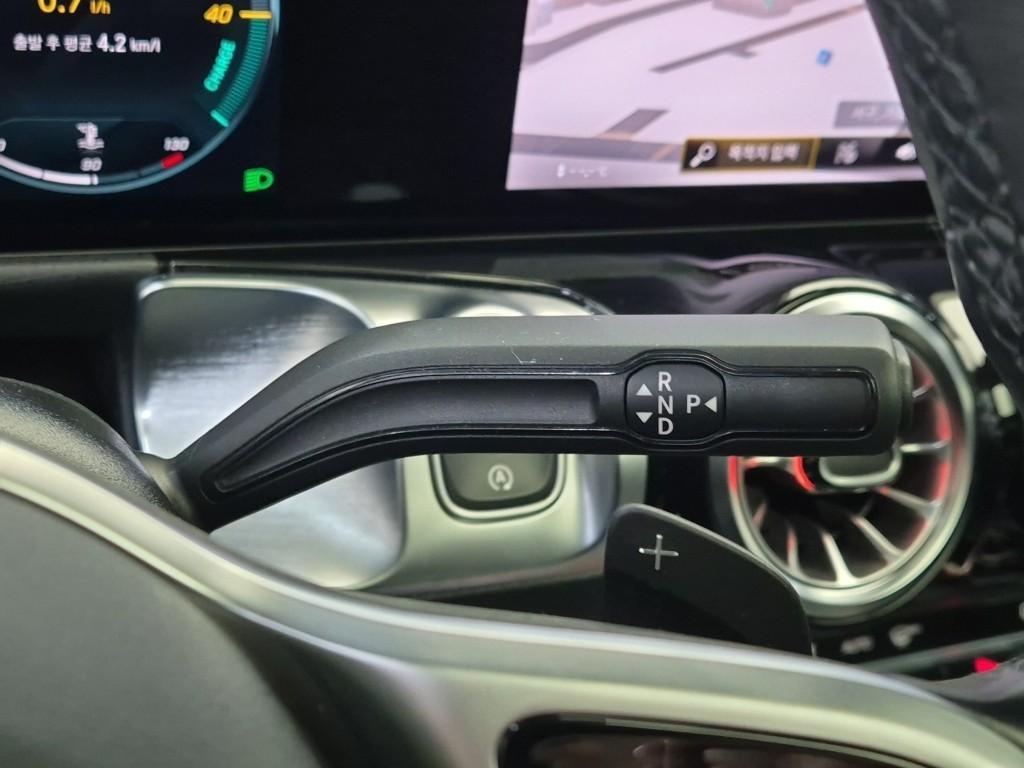 Mercedes Benz GLB Class - Vista 8