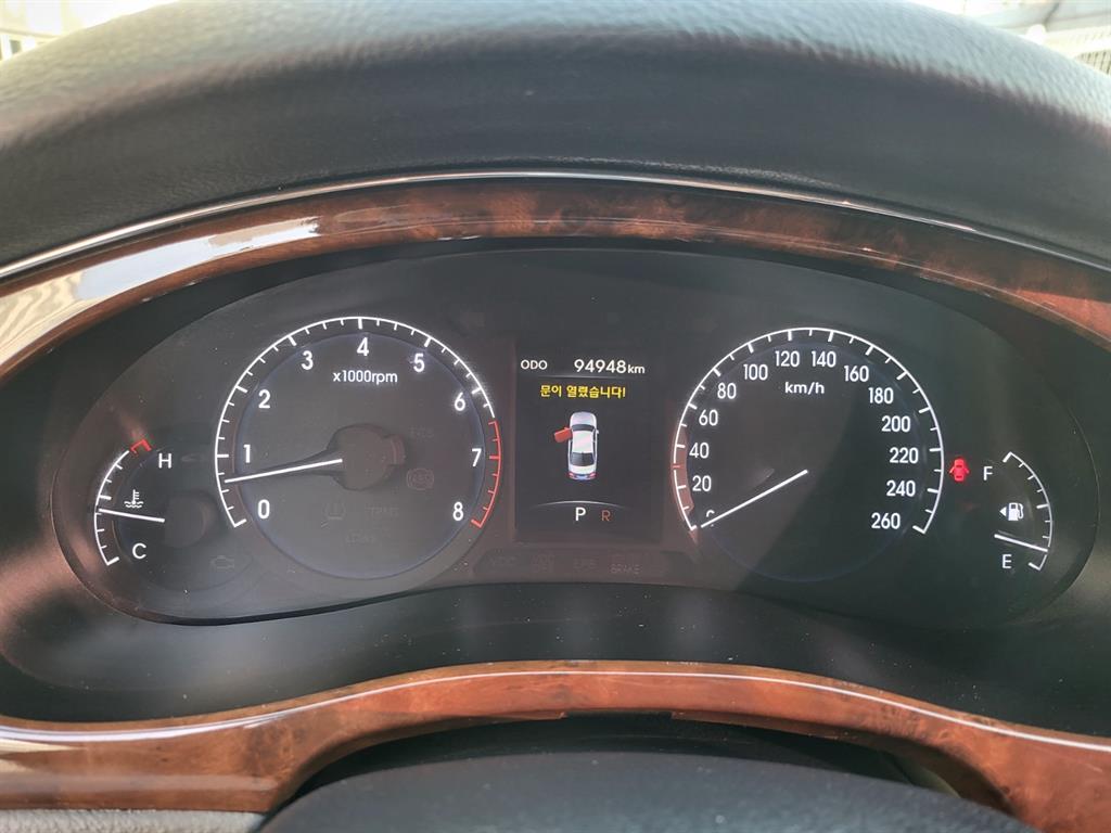 HYUNDAI Genesis - Vista 9