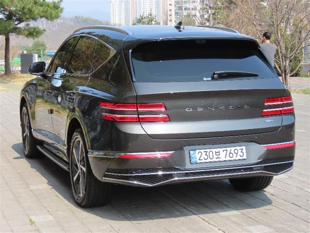 Genesis GV80 - Vista 7