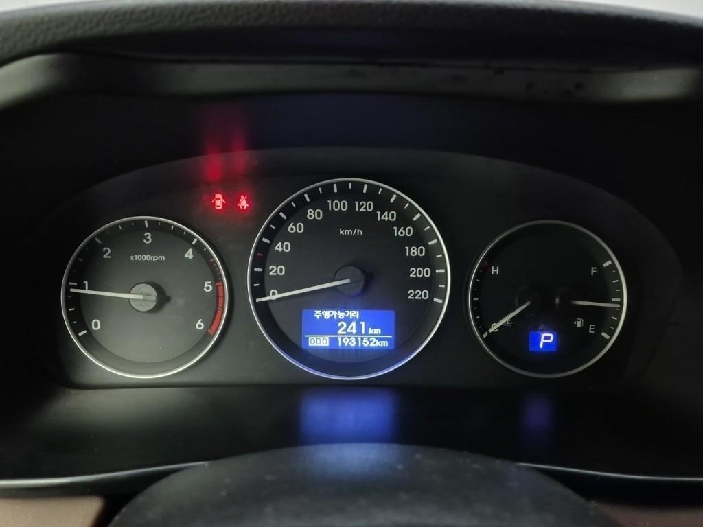 HYUNDAI Starex - Vista 6