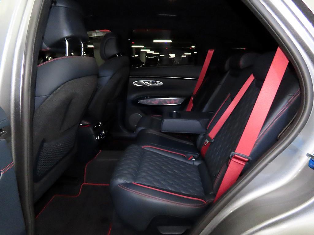 Genesis GV70 - Vista 7