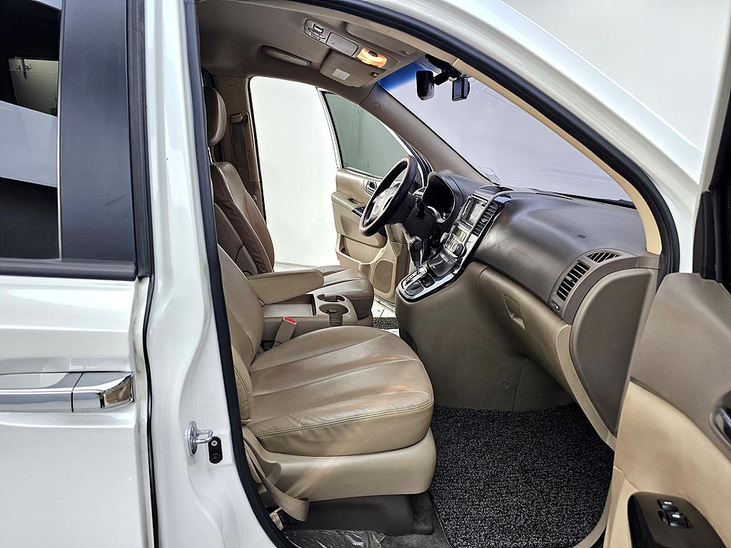 KIA Carnival - Vista 11