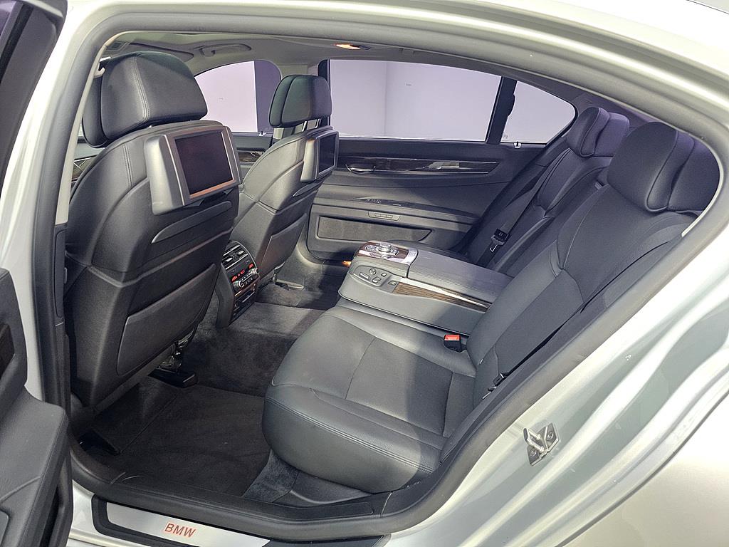 BMW 7 Series - Vista 8