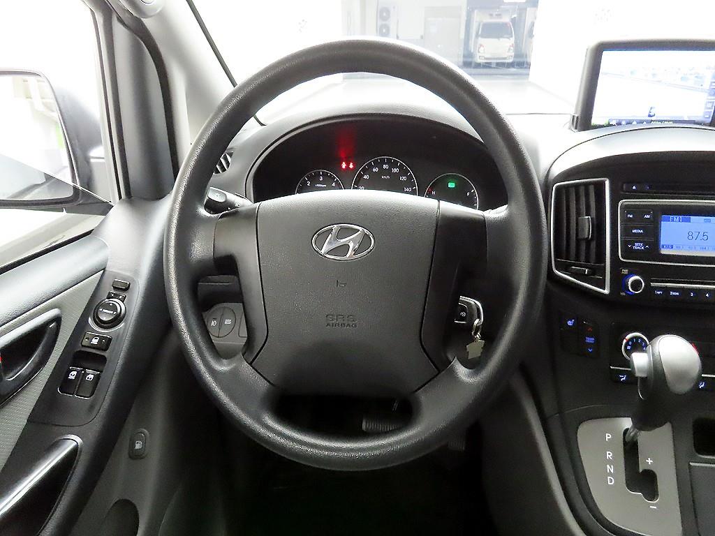 HYUNDAI Starex - Vista 7