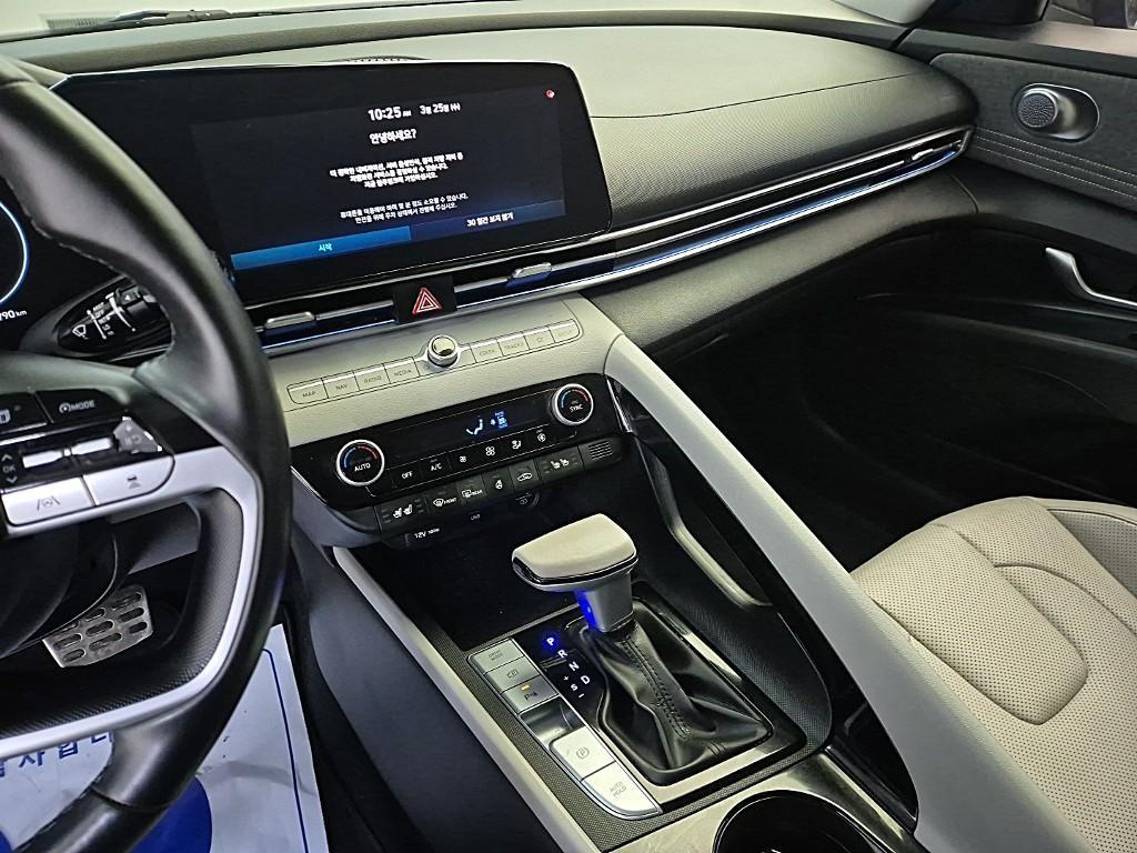 HYUNDAI Avante - Vista 10