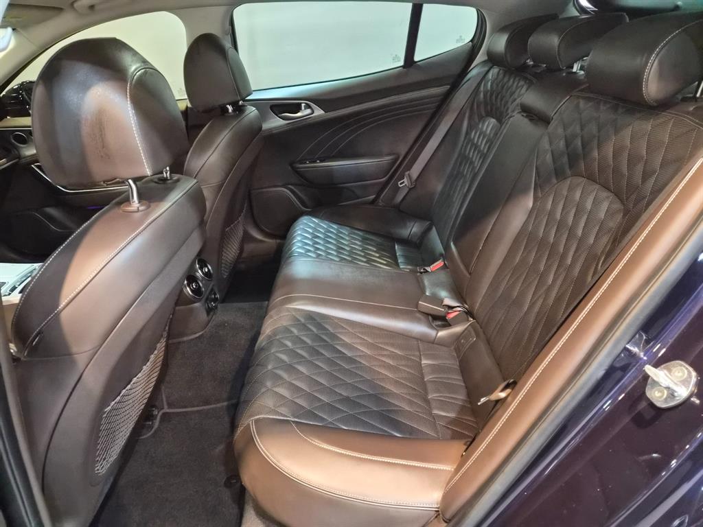 KIA Stinger - Vista 6