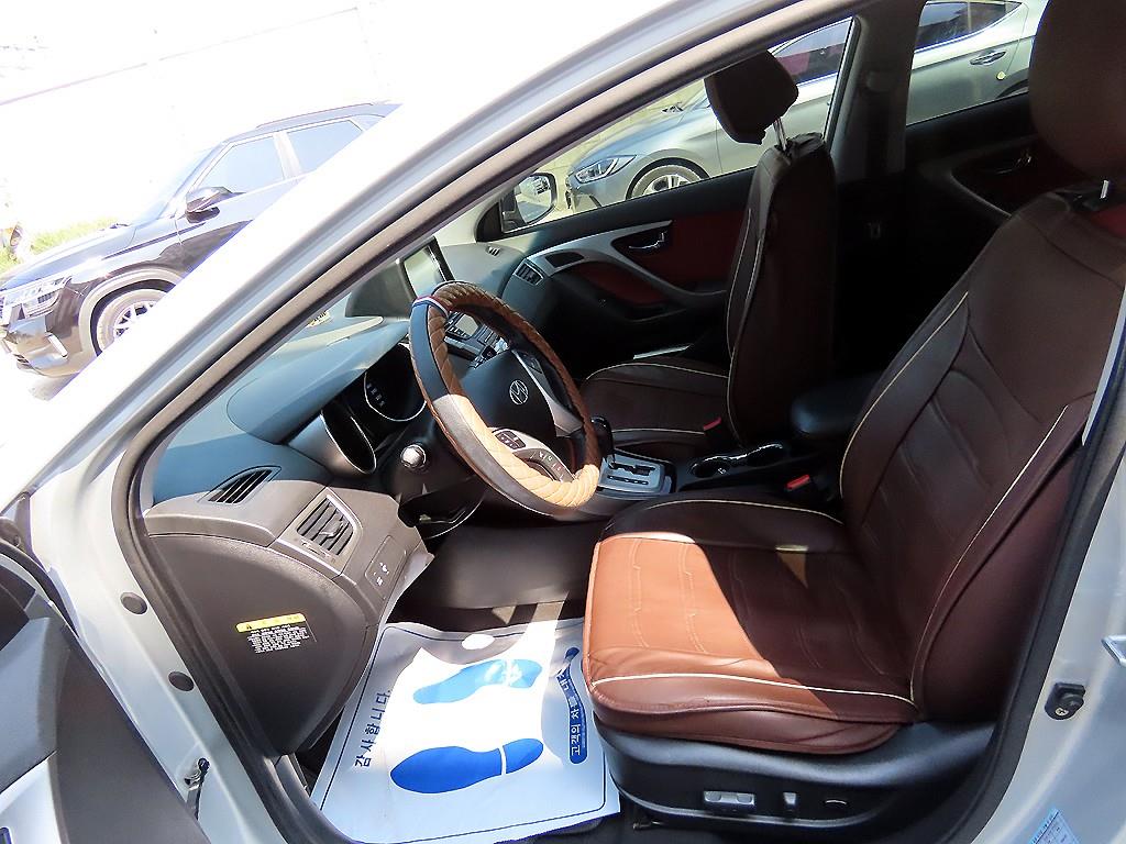 HYUNDAI Avante - Vista 5