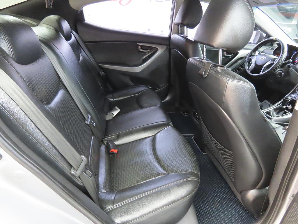 HYUNDAI Avante - Vista 7