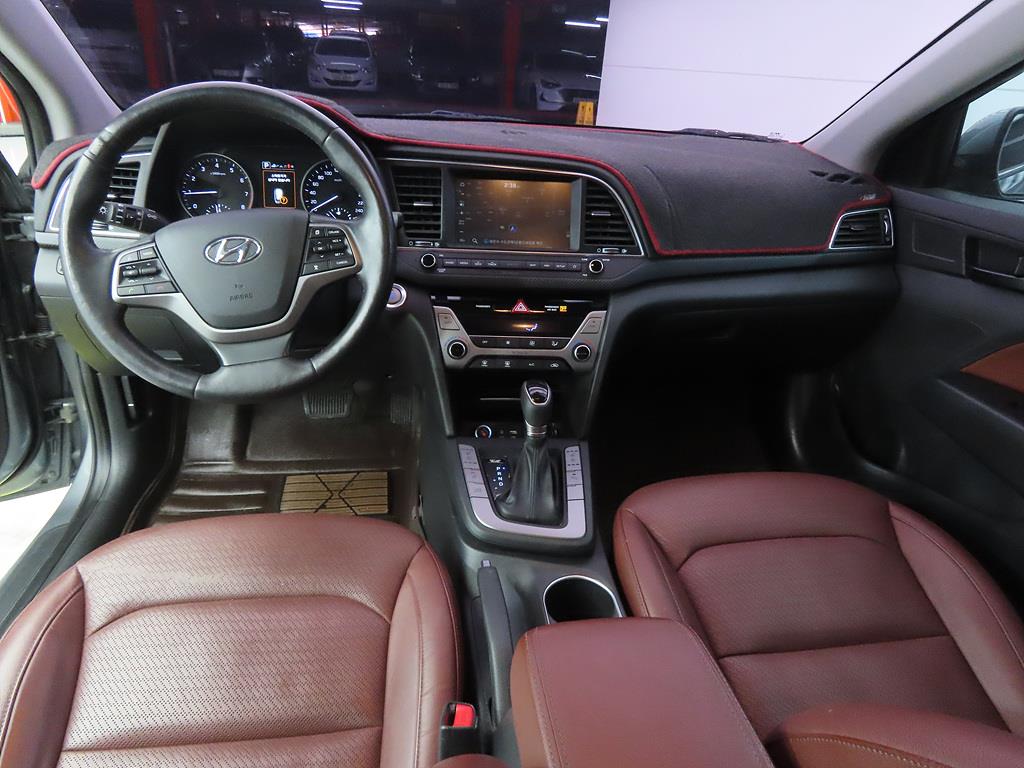 HYUNDAI Avante - Vista 7