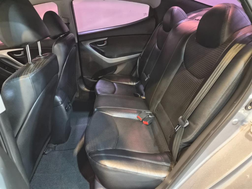 HYUNDAI Avante - Vista 6