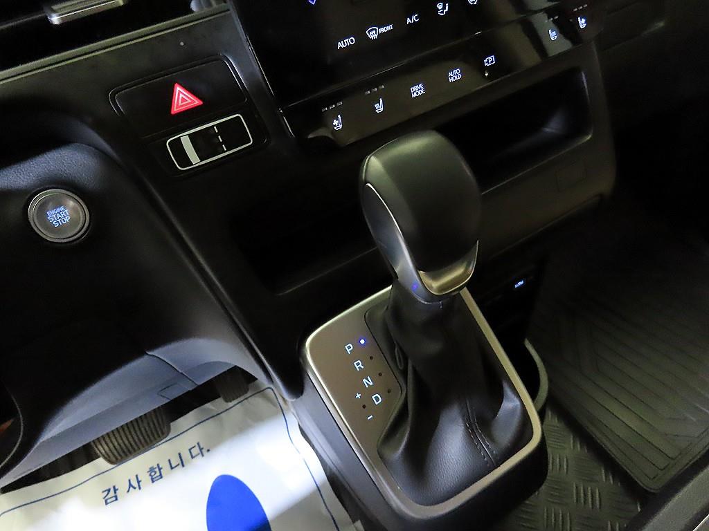 HYUNDAI Staria - Vista 12