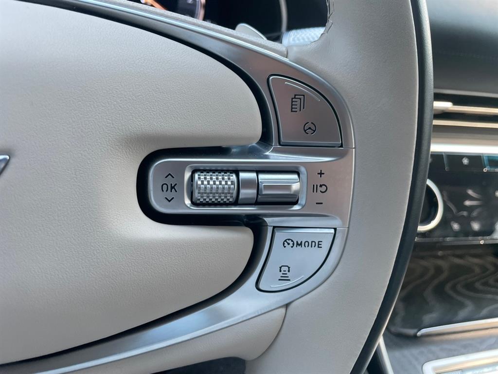 Genesis GV80 - Vista 8