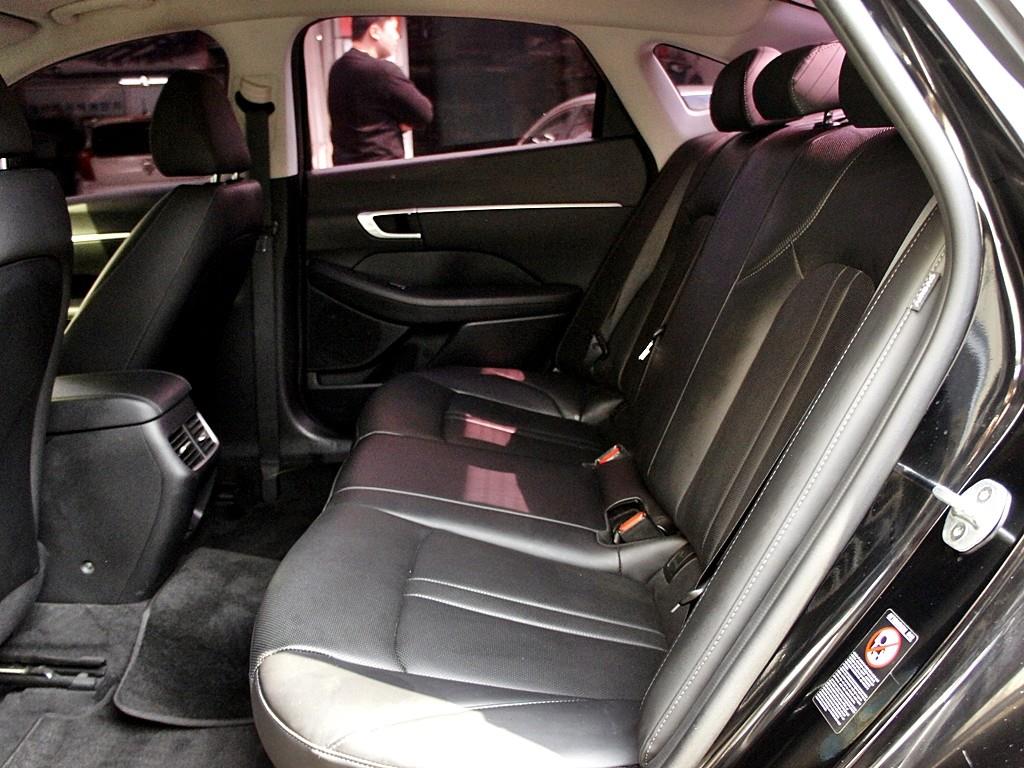 HYUNDAI Sonata - Vista 10