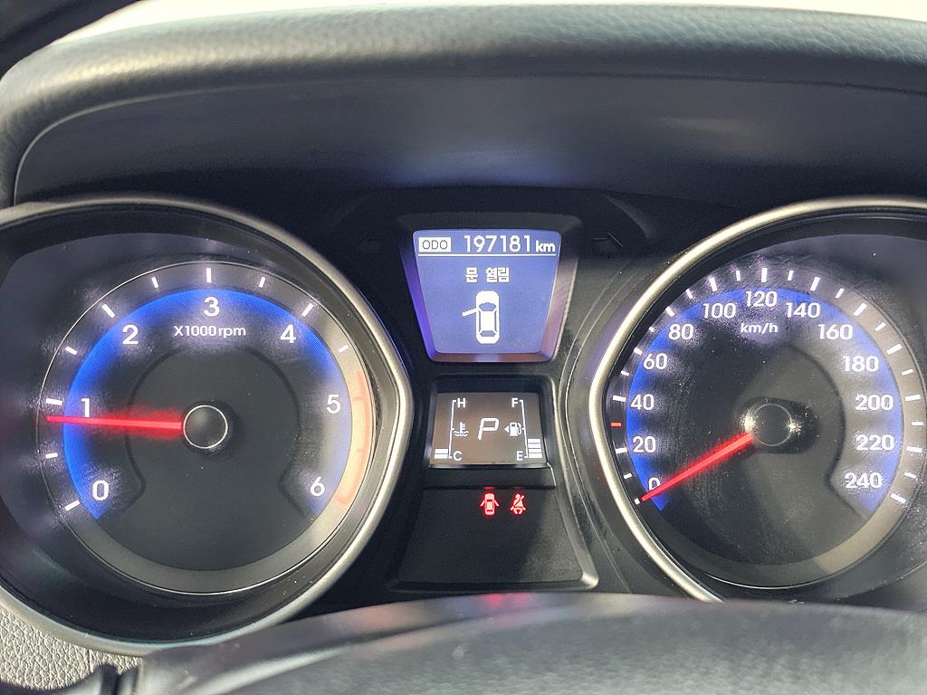 HYUNDAI i30 - Vista 7