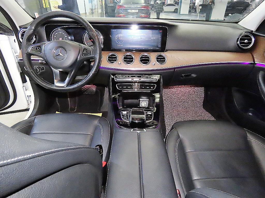 Mercedes Benz E class - Vista 10