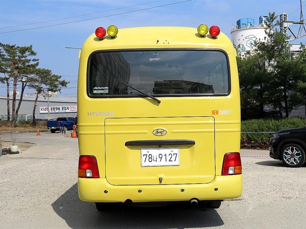 medium and large bus Hyundai bus - Vista 4