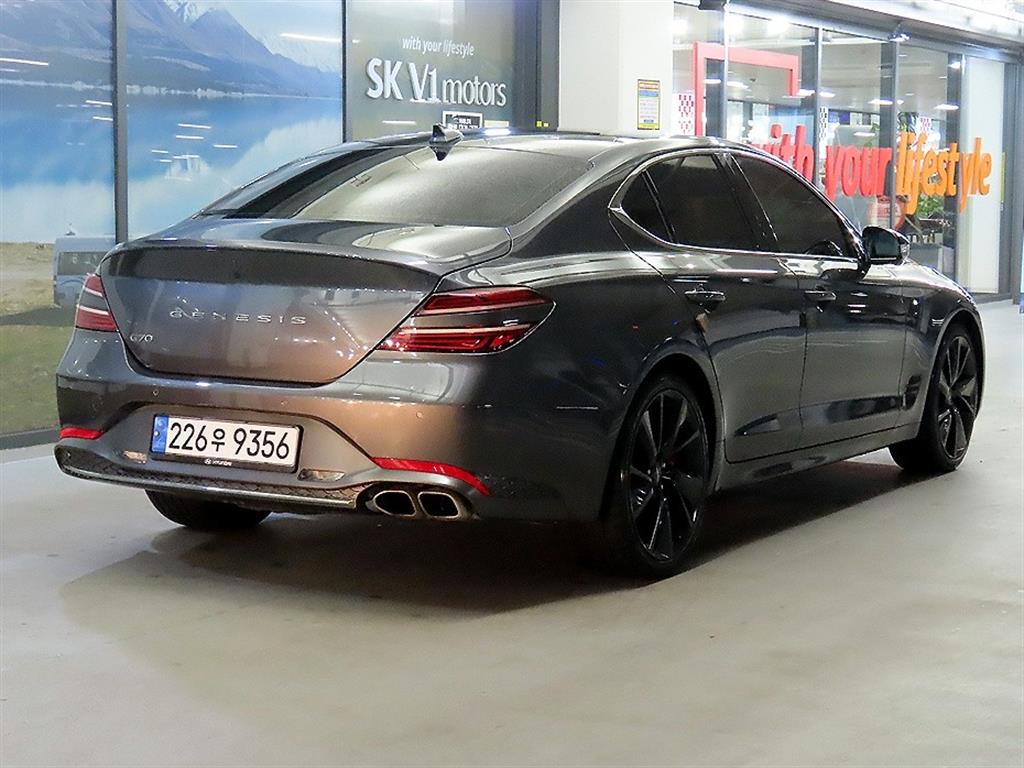 Genesis G70 - Vista 4