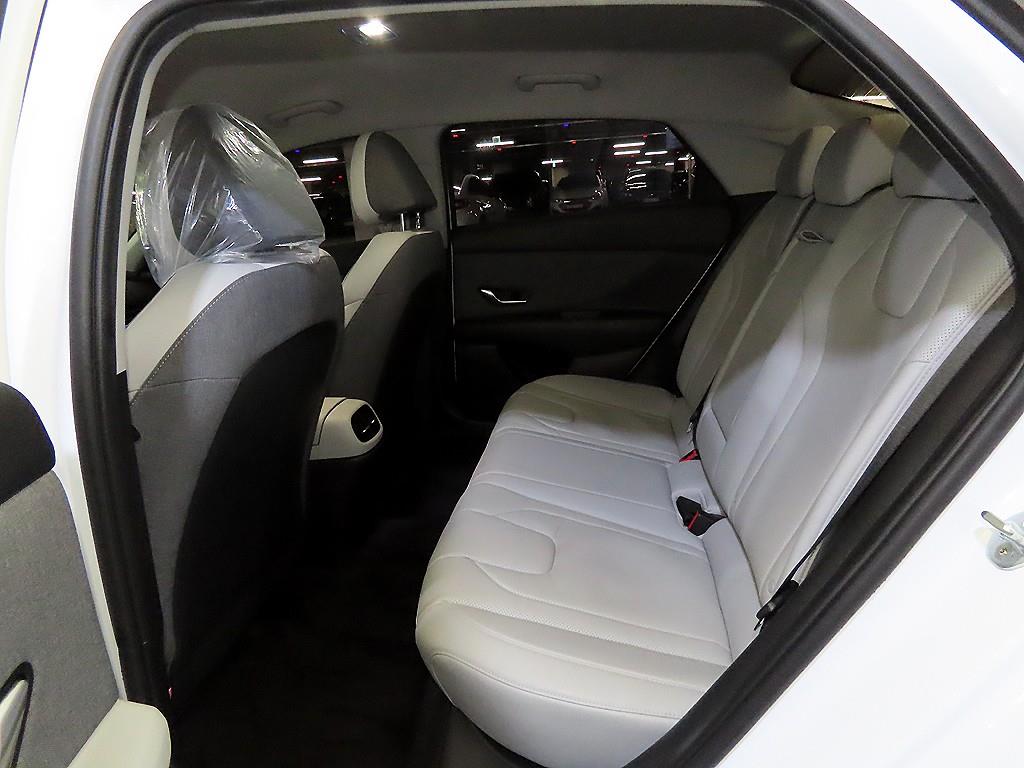 HYUNDAI Avante - Vista 7