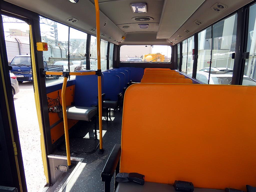 medium and large bus Hyundai bus - Vista 8