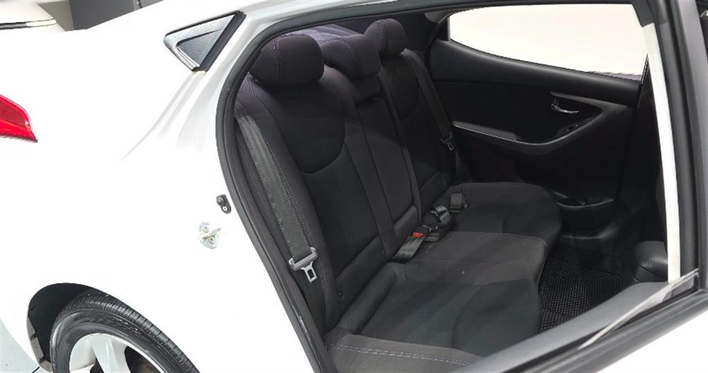 HYUNDAI Avante - Vista 11