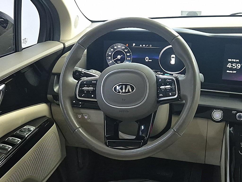 KIA Carnival - Vista 9