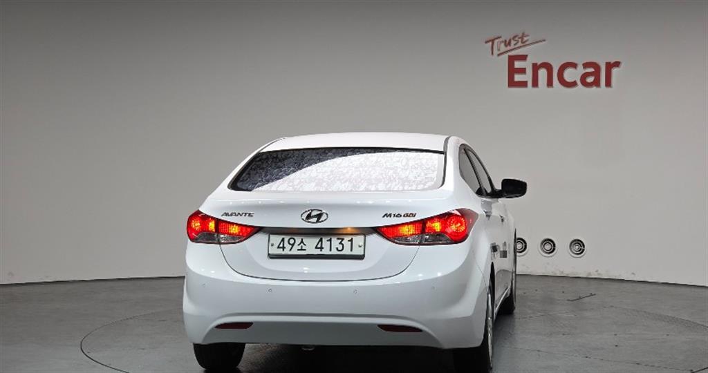 HYUNDAI Avante - Vista 4