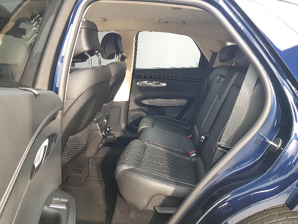 Genesis GV70 - Vista 9