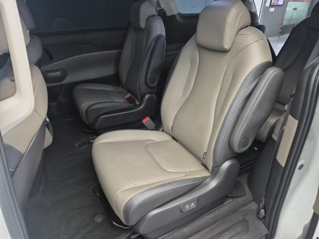 KIA Carnival - Vista 12