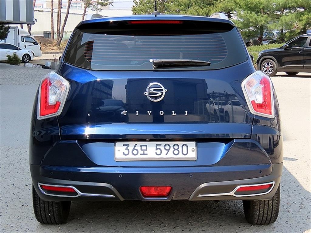 Ssangyong Tivoli - Vista 4