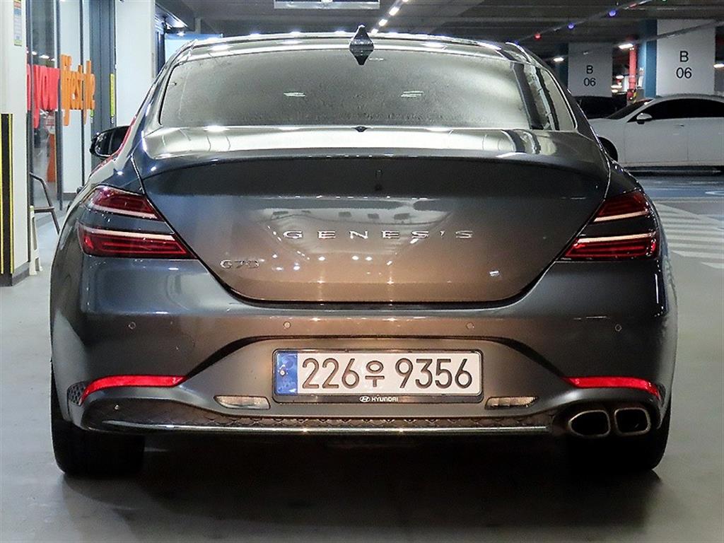 Genesis G70 - Vista 5