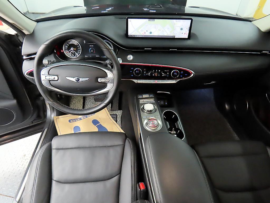 Genesis GV70 - Vista 7