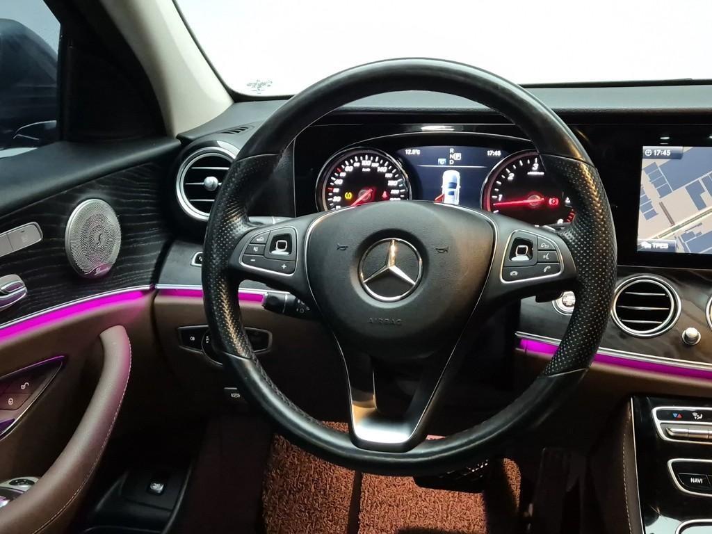 Mercedes Benz E class - Vista 9