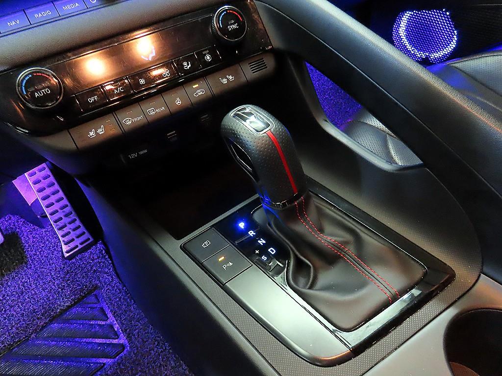 HYUNDAI Avante - Vista 12