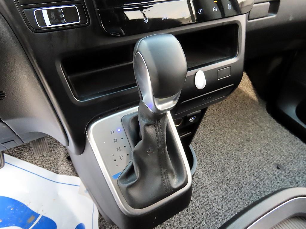 HYUNDAI Staria - Vista 10