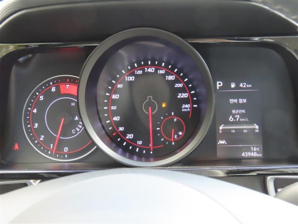 HYUNDAI Avante - Vista 9