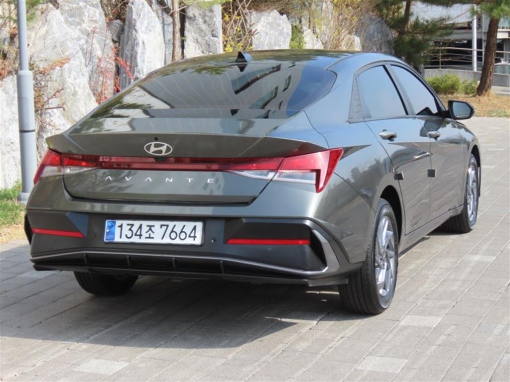 HYUNDAI Avante - Vista 5